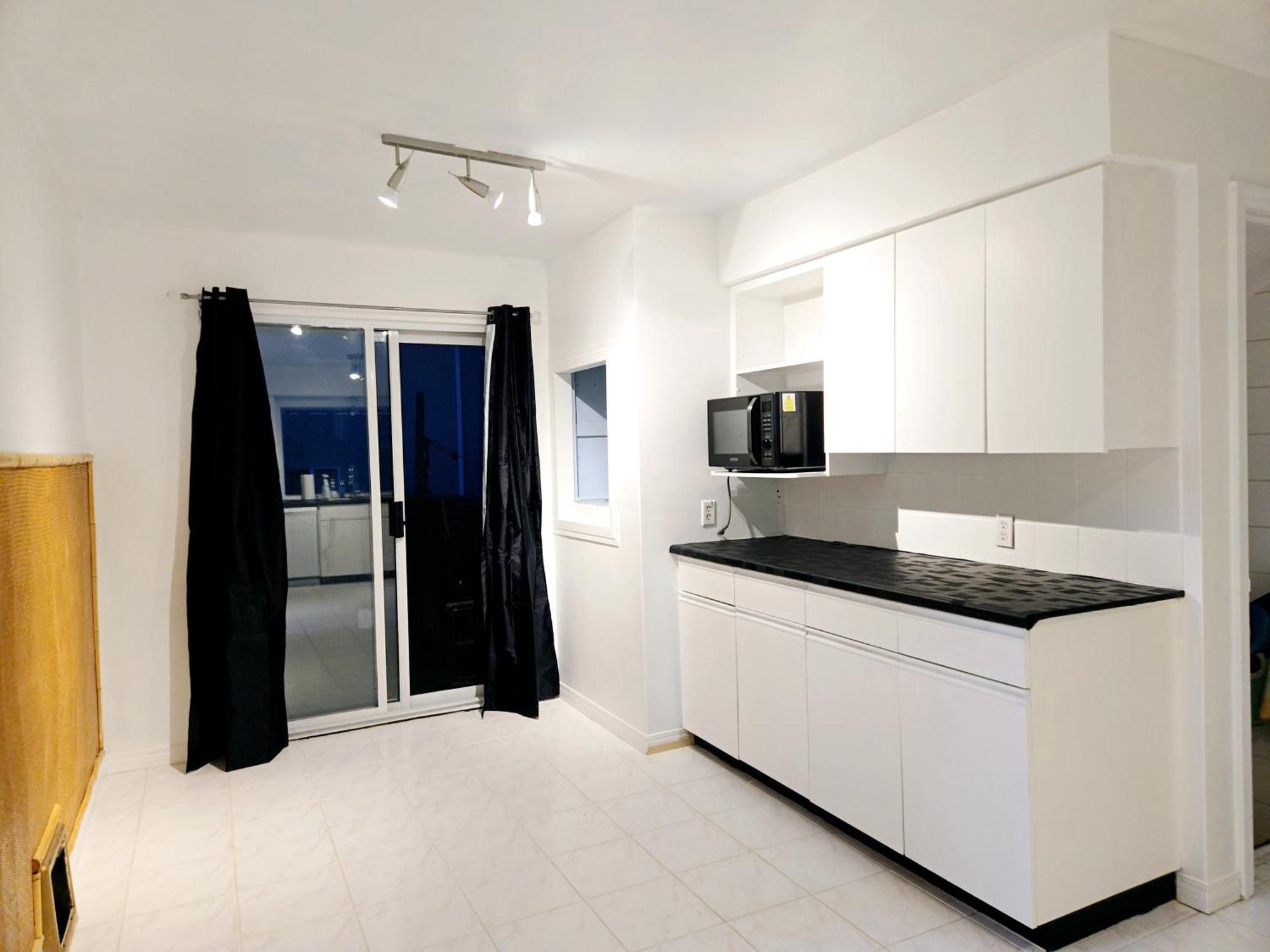 Lovely Cozy Room! With Attached Private Bath In The Heart Of Vancouver! Private Parking & Self Check-In! Exterior photo