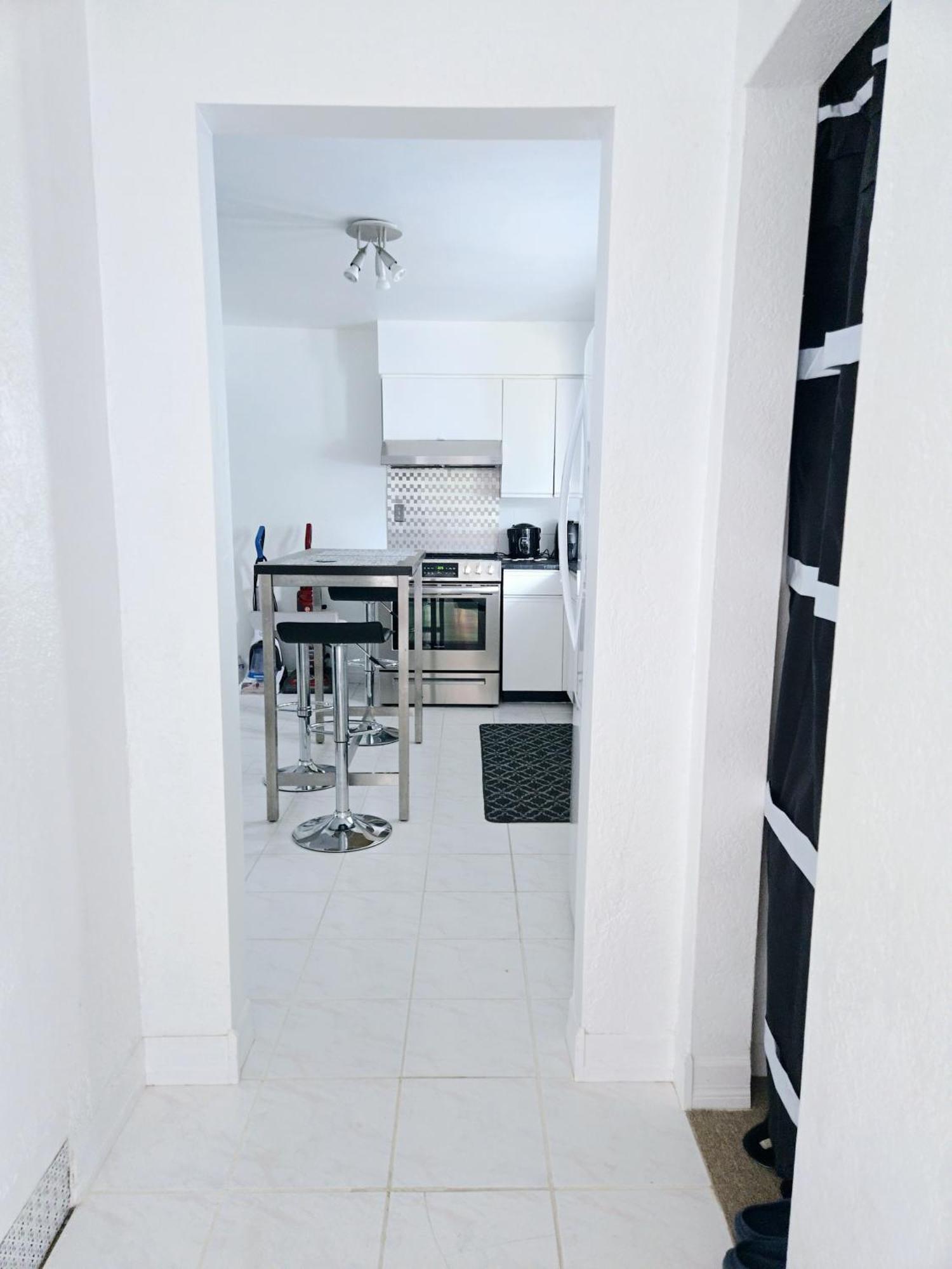 Lovely Cozy Room! With Attached Private Bath In The Heart Of Vancouver! Private Parking & Self Check-In! Exterior photo